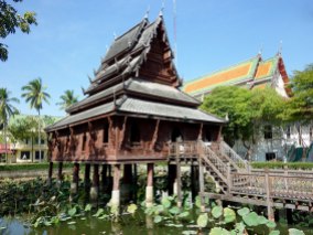 Ubon Ratchathani temple tour